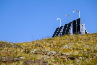 Les discussions qui suivront cette table ronde ne porteront pas sur les projets de parcs alpins solaires valaisans lancés en urgence dans le sillage de SolarExpress, législation qui a supprimé la nécessité de planifier au niveau cantonal (archives). KEYSTONE/JEAN-CHRISTOPHE BOTT